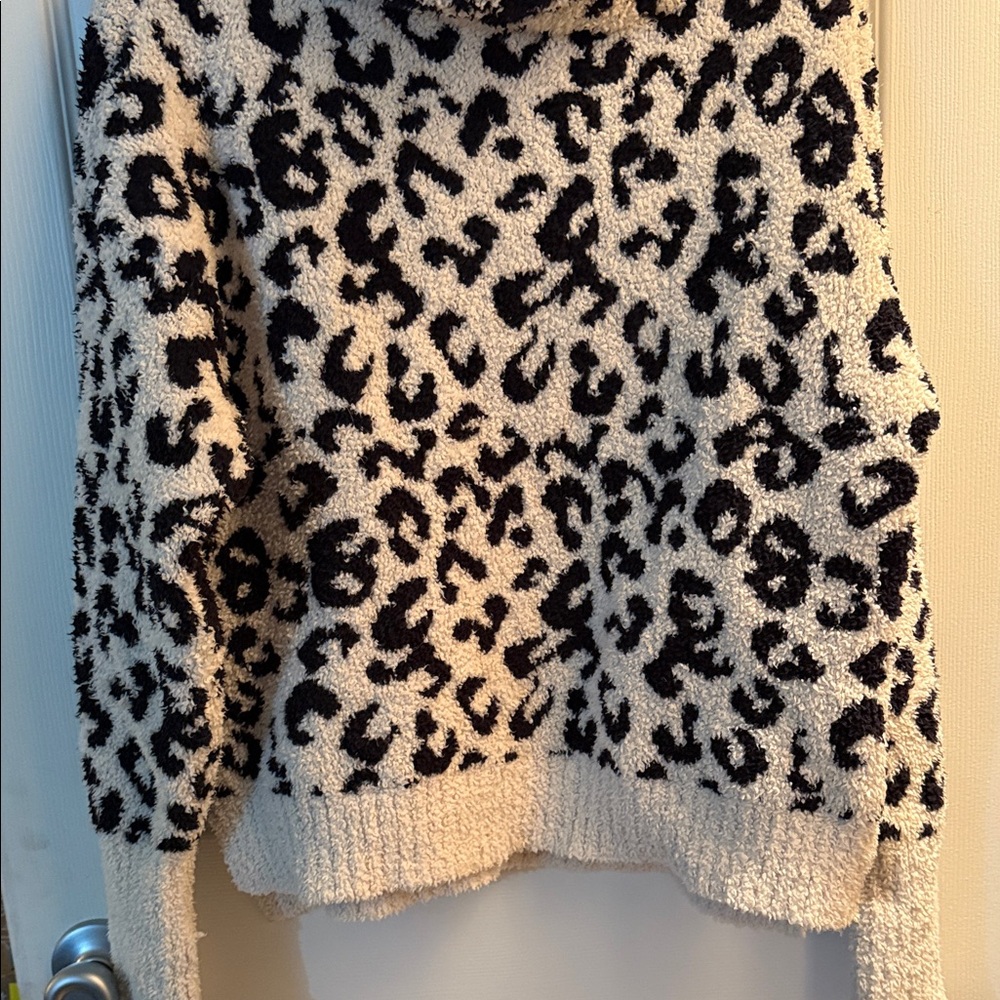 UGG Black and Cream Patterned Sweater - Picture 3 of 8